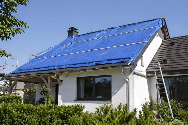 Pose de bache de protection toiture Voiron